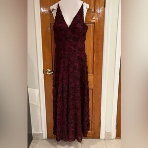 Xscape Deep Burgundy Floral Appliqué Lave V-Neck longDress. Size 12